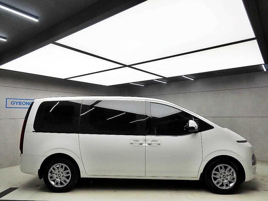HYUNDAI Staria - Vista 2