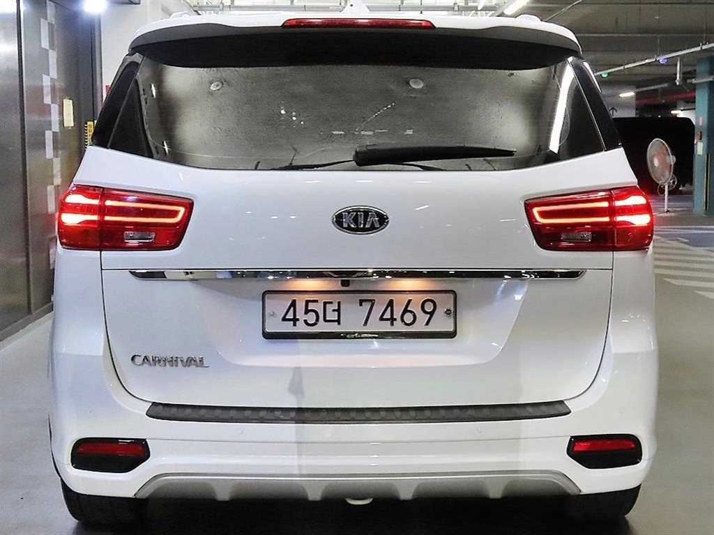 KIA Carnival - Vista 5