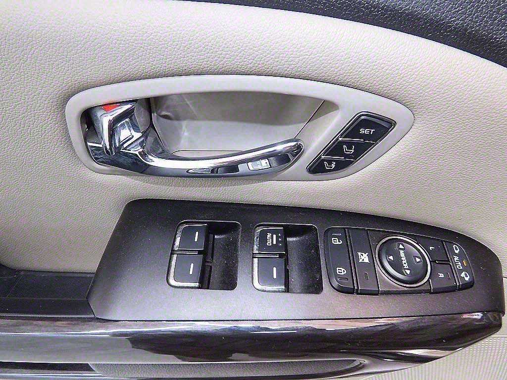 KIA Carnival - Vista 9