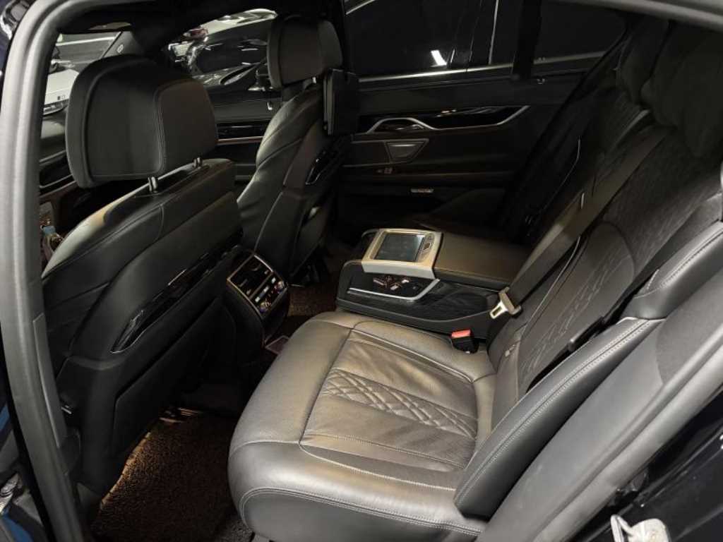 BMW 7 Series - Vista 5