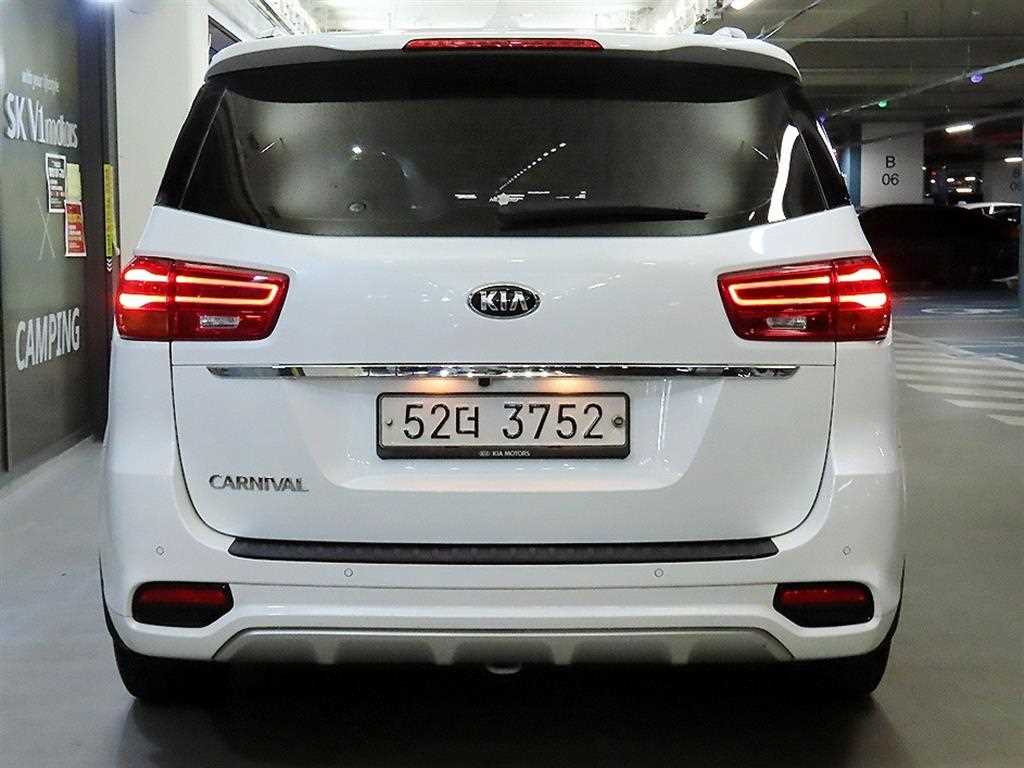 KIA Carnival - Vista 5