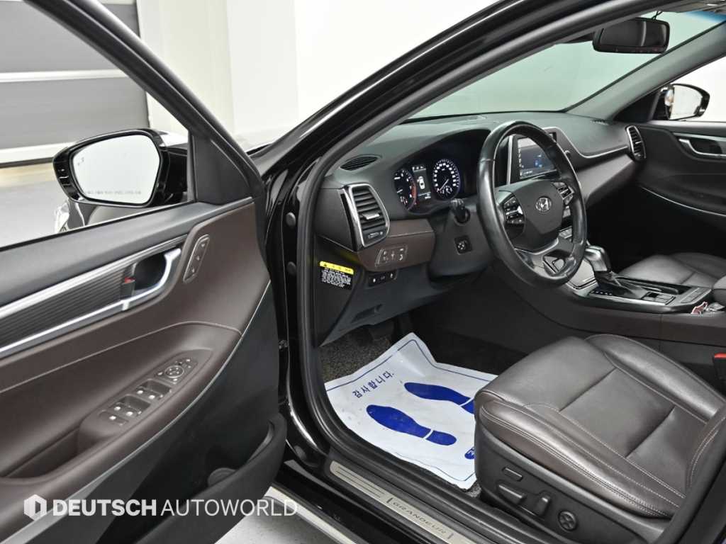 HYUNDAI Grandeur - Vista 11