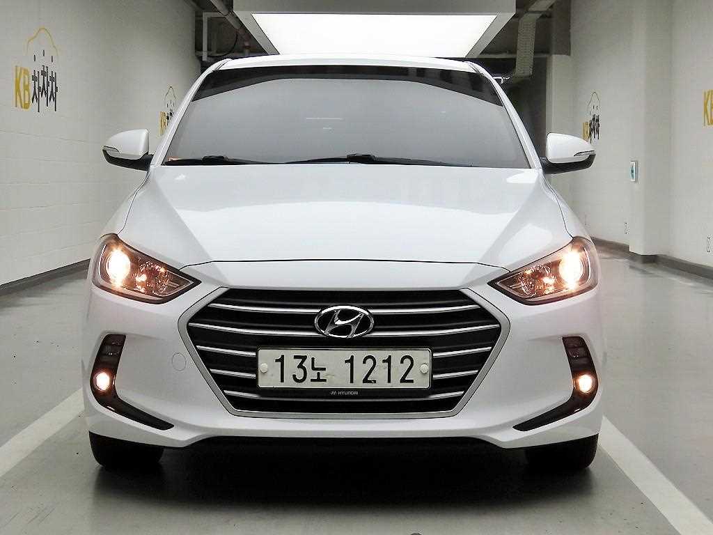 HYUNDAI Avante - Vista 2