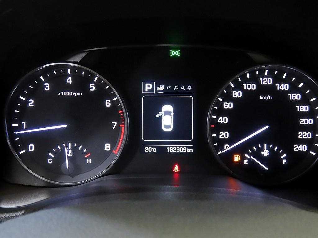 HYUNDAI Avante - Vista 9