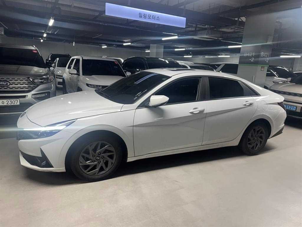 HYUNDAI Avante - Vista 2