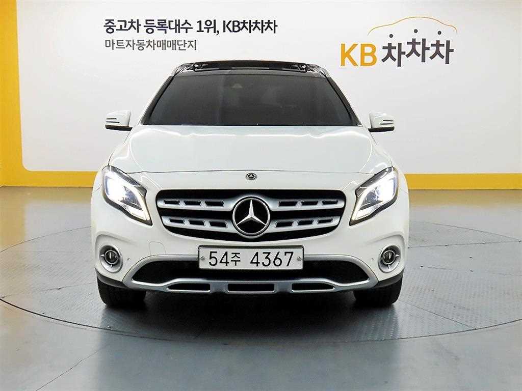 Mercedes Benz GLA Class - Vista 3