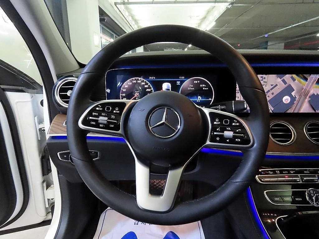 Mercedes Benz E class - Vista 8