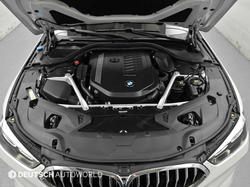 BMW 8 Series - Vista 6