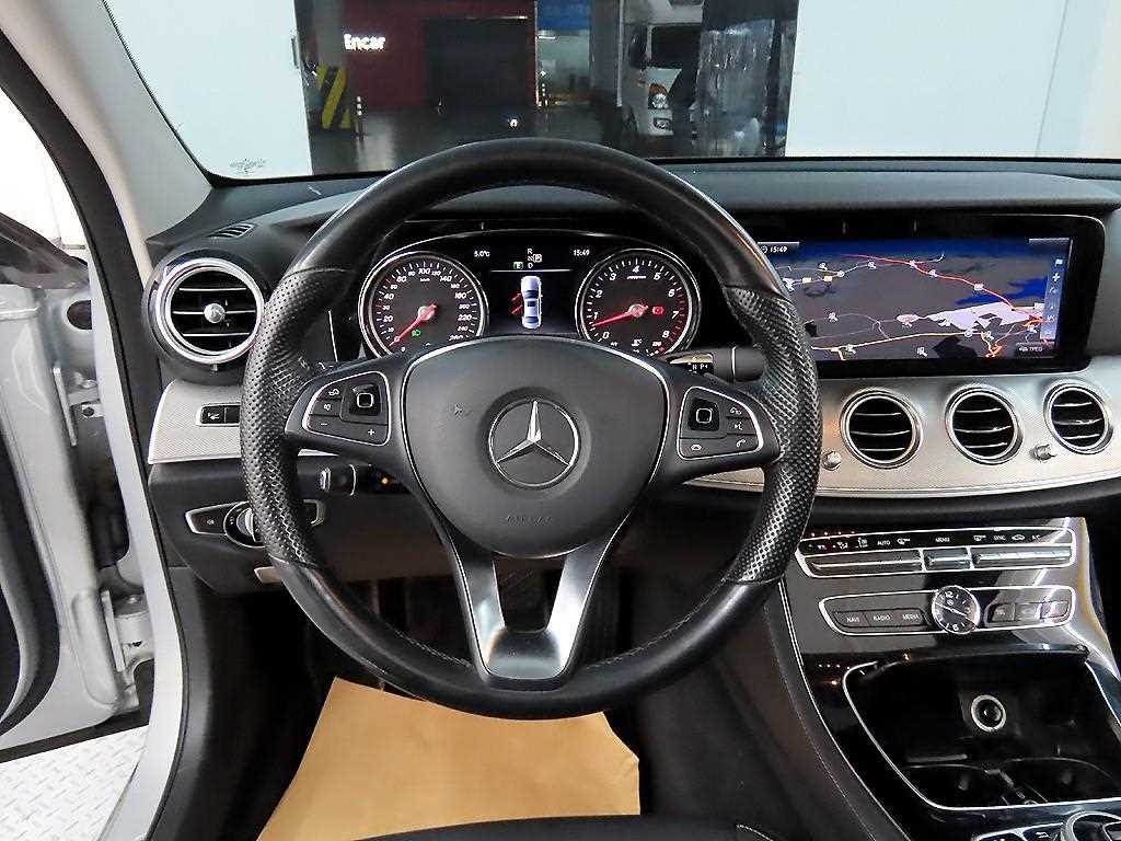 Mercedes Benz E class - Vista 9