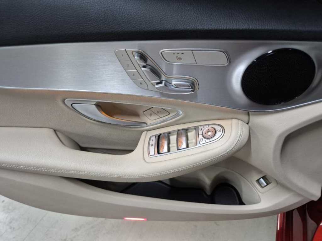 Mercedes Benz C Class - Vista 9
