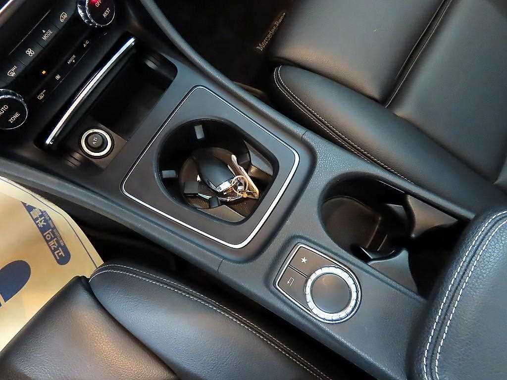 Mercedes Benz GLA Class - Vista 12
