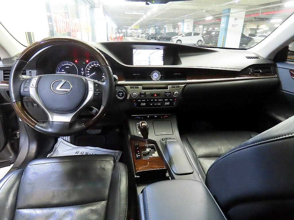Lexus ES - Vista 10