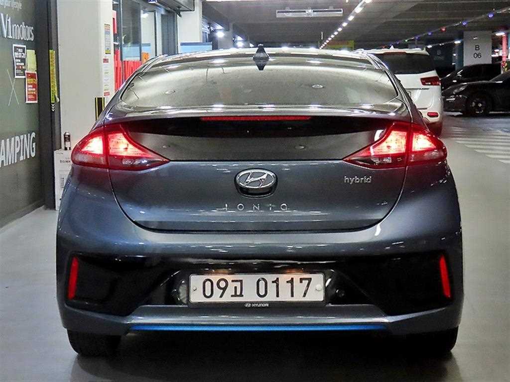 HYUNDAI Ioniq - Vista 5