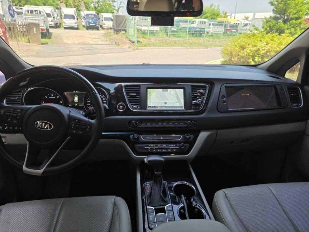 KIA Carnival - Vista 7