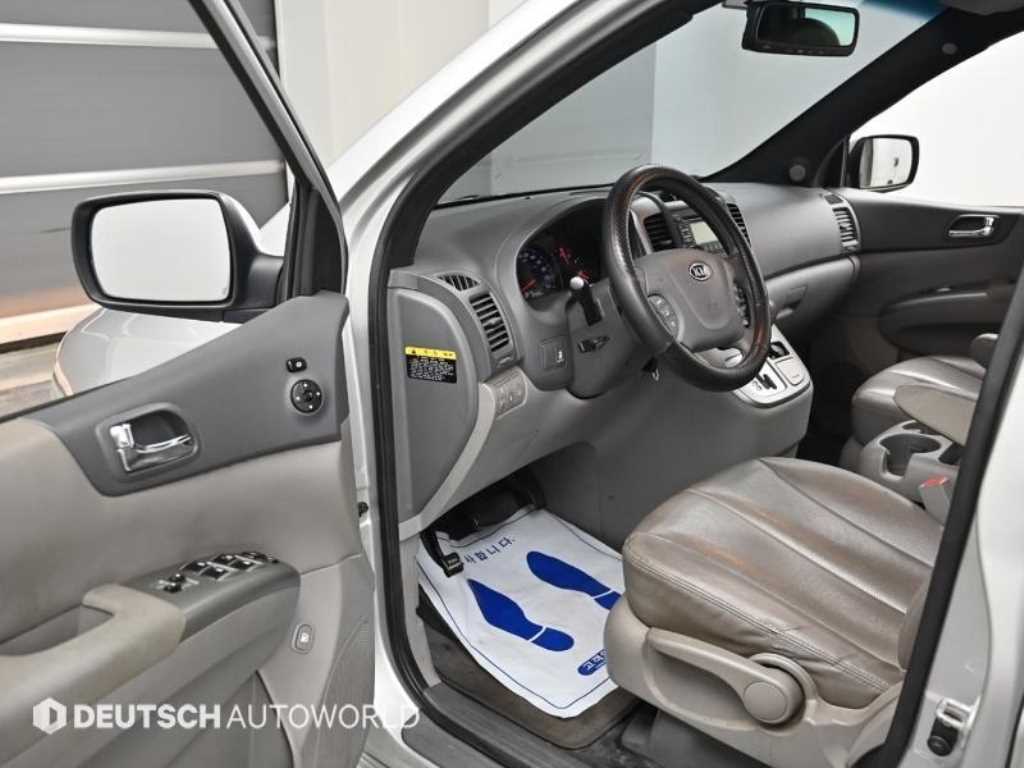 KIA Carnival - Vista 12