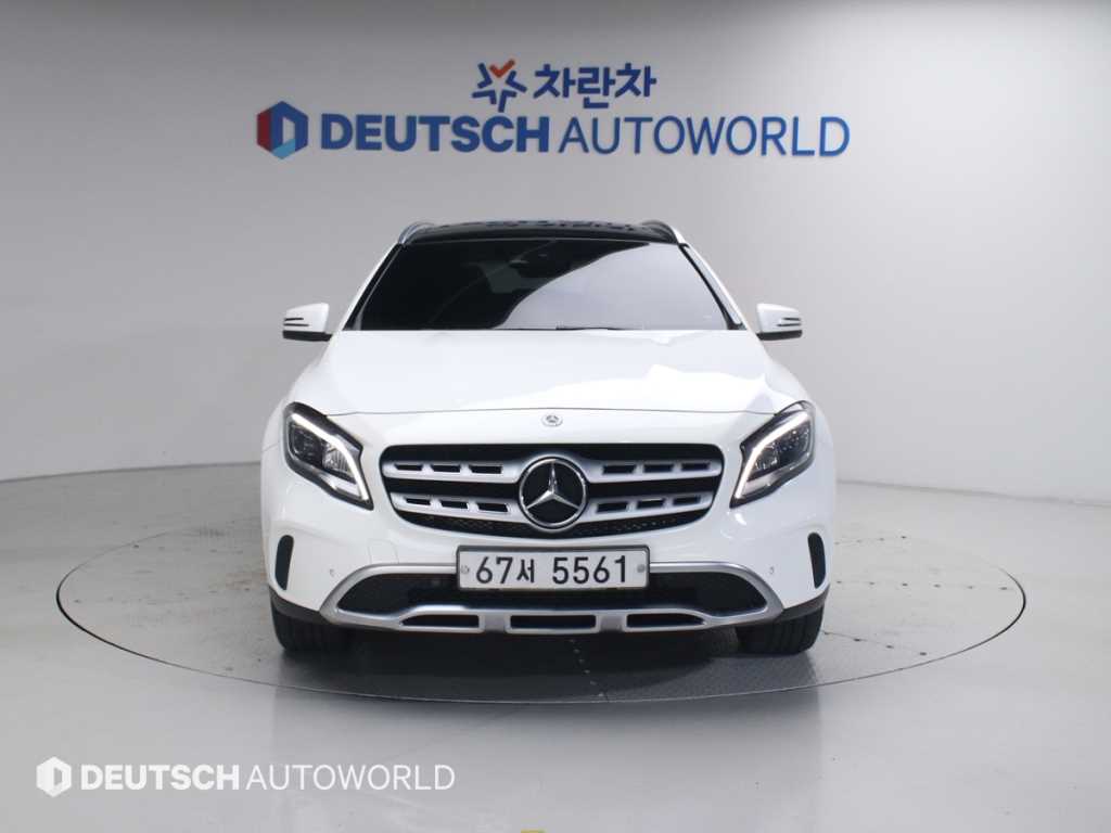 Mercedes Benz GLA Class - Vista 3
