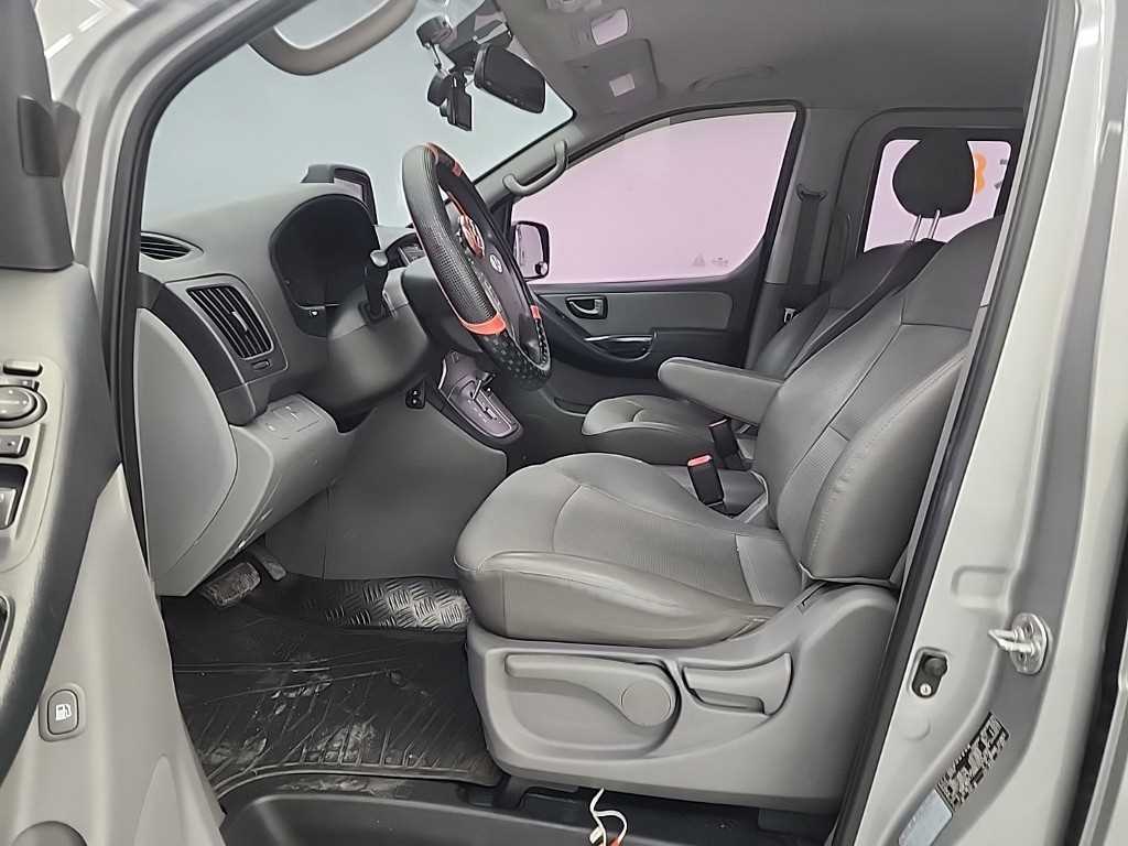 HYUNDAI Starex - Vista 11