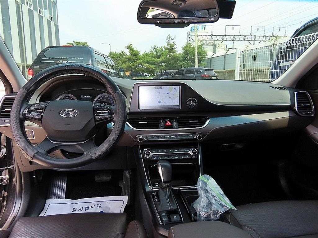 HYUNDAI Grandeur - Vista 7