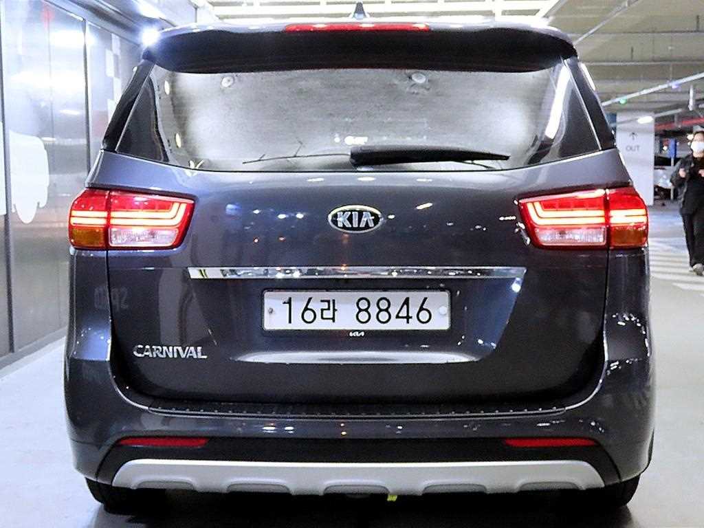 KIA Carnival - Vista 5