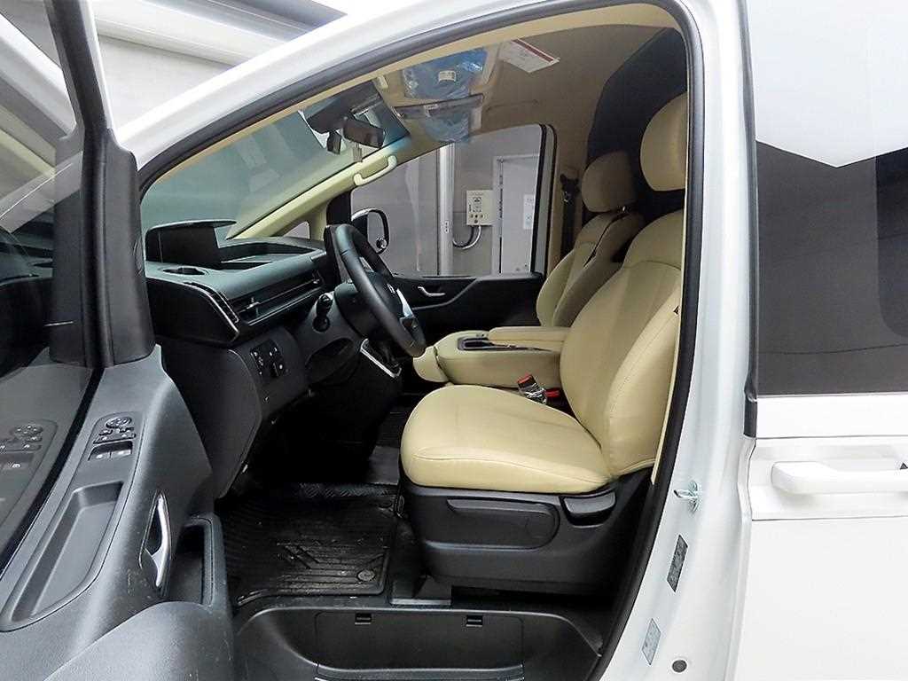 HYUNDAI Staria - Vista 5