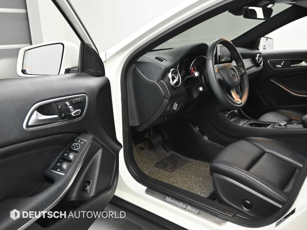 Mercedes Benz GLA Class - Vista 11
