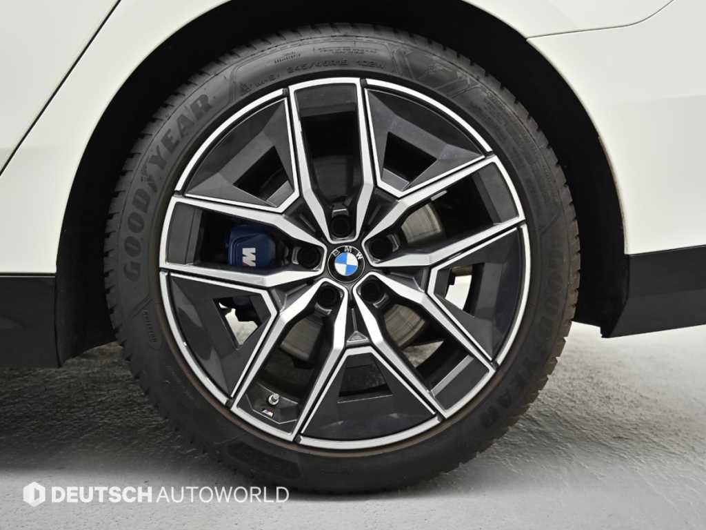BMW 5 Series - Vista 5