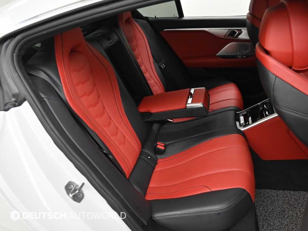 BMW 8 Series - Vista 12