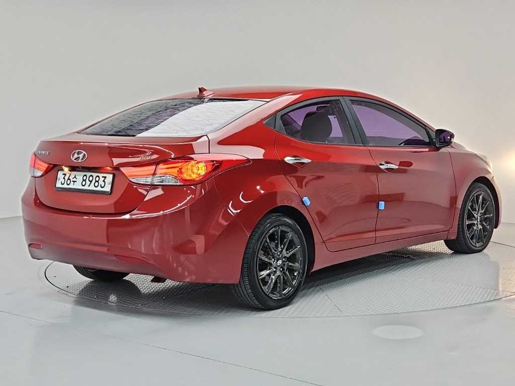 HYUNDAI Avante - Vista 4