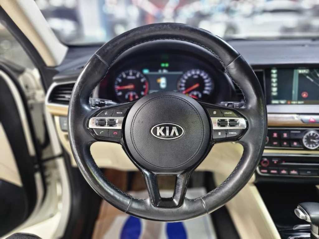 KIA K7 - Vista 10