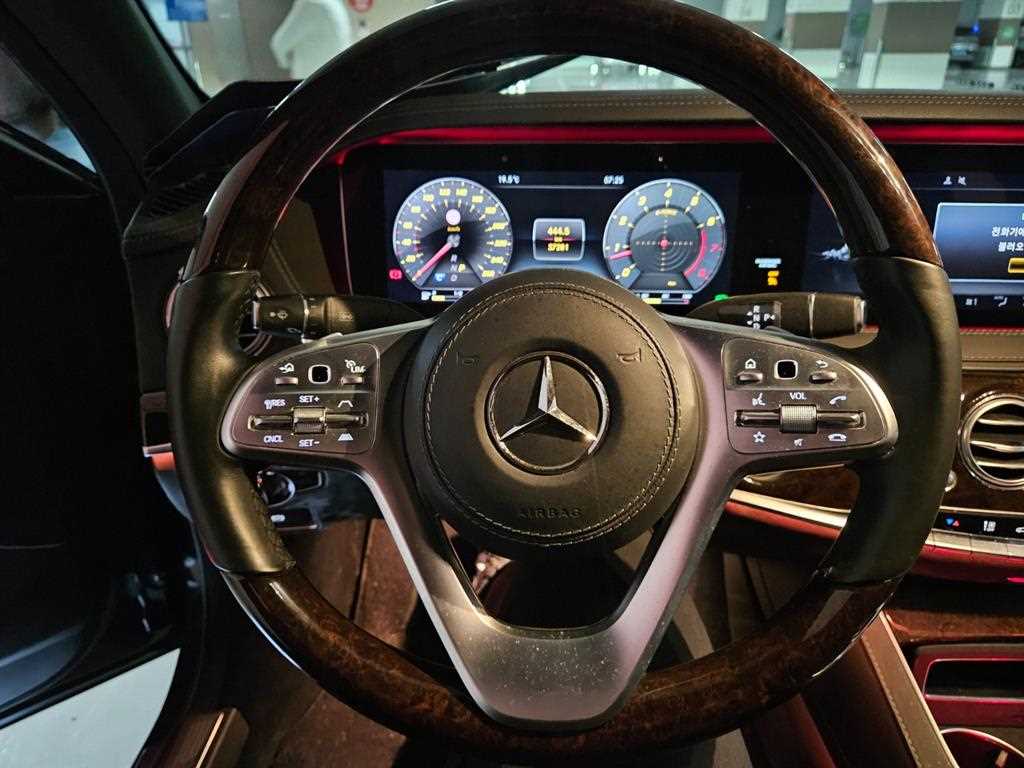 Mercedes Benz S Class - Vista 12