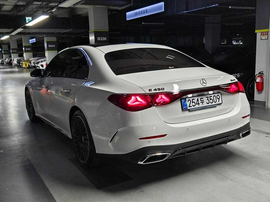 Mercedes Benz E class - Vista 3