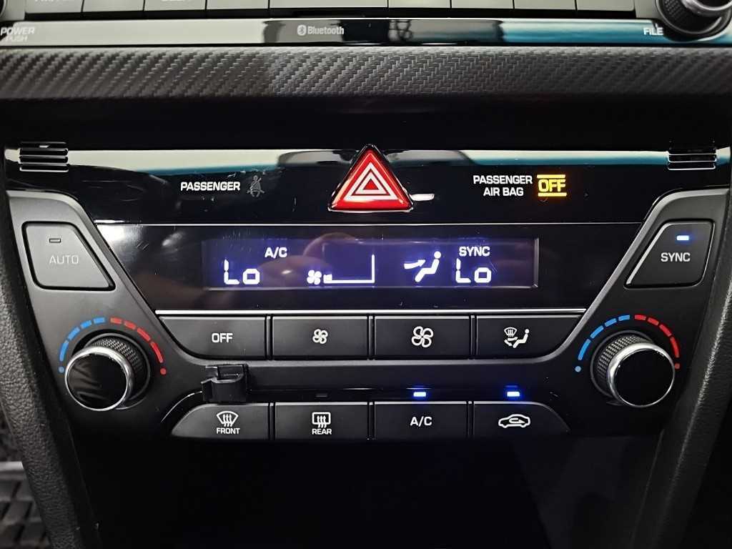 HYUNDAI Avante - Vista 10