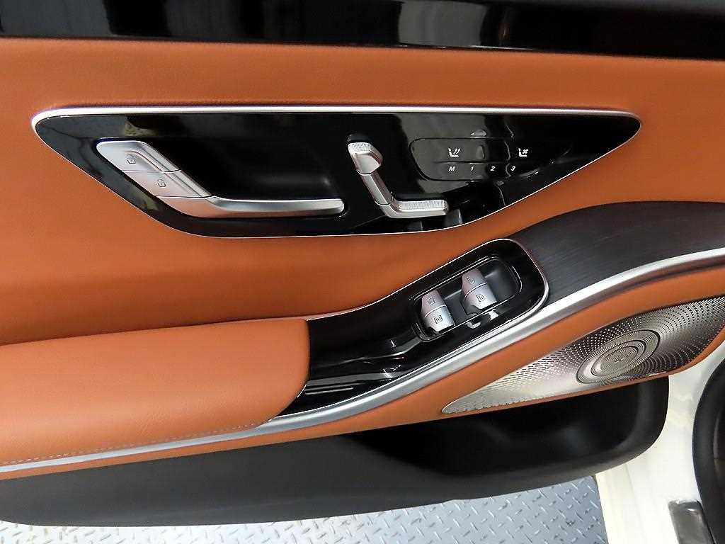 Mercedes Benz S Class - Vista 12
