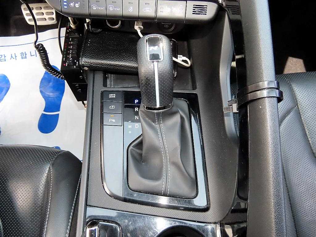 HYUNDAI Avante - Vista 10