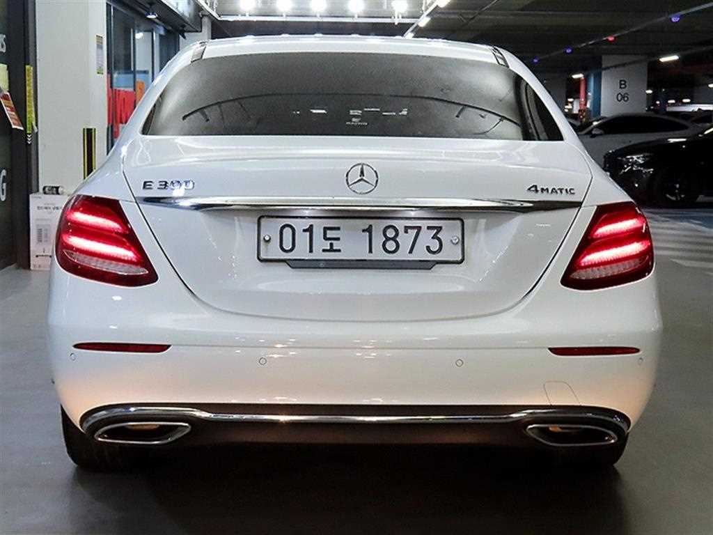 Mercedes Benz E class - Vista 5