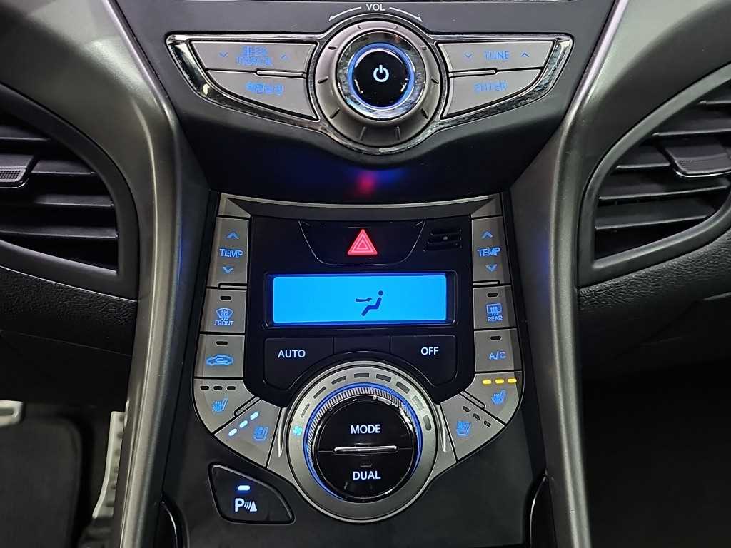 HYUNDAI Avante - Vista 10