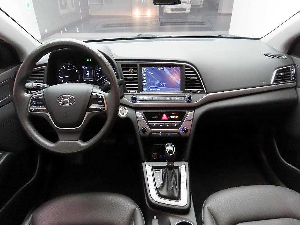HYUNDAI Avante - Vista 8