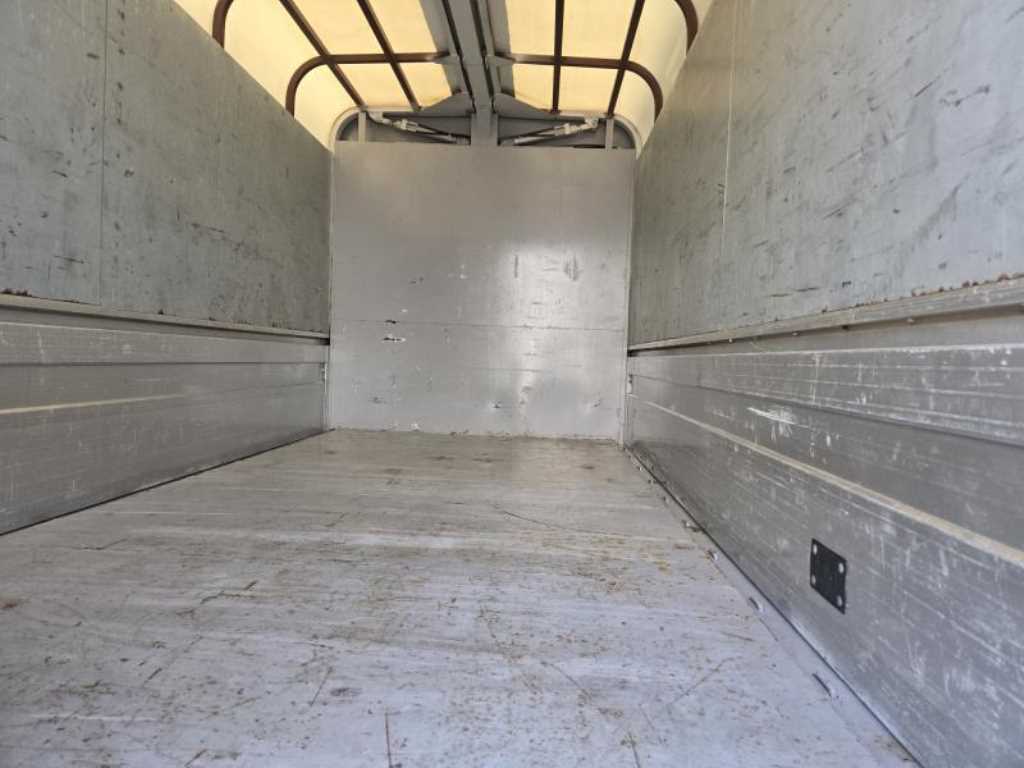 medium and large cargo truck - Vista 4