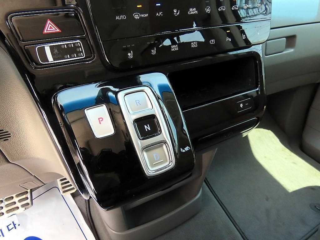HYUNDAI Staria - Vista 11
