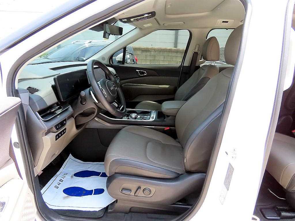 KIA Carnival - Vista 5