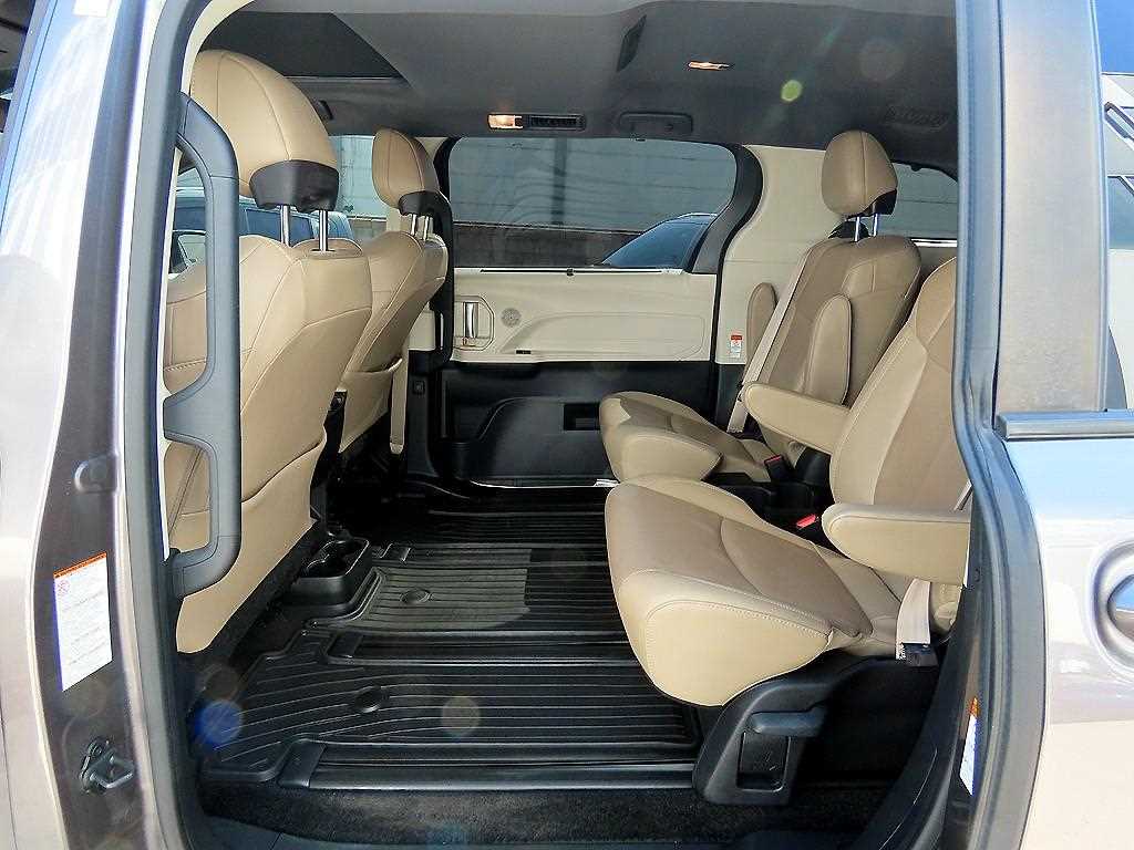 Toyota Siena - Vista 6