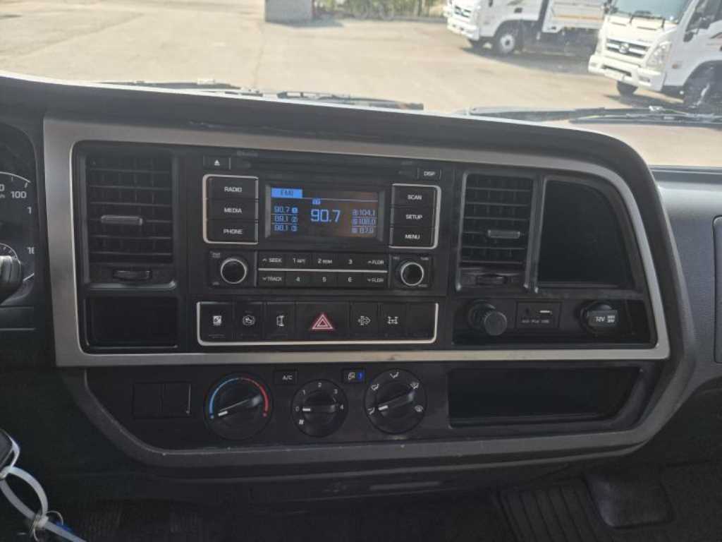 medium and large cargo truck - Vista 6