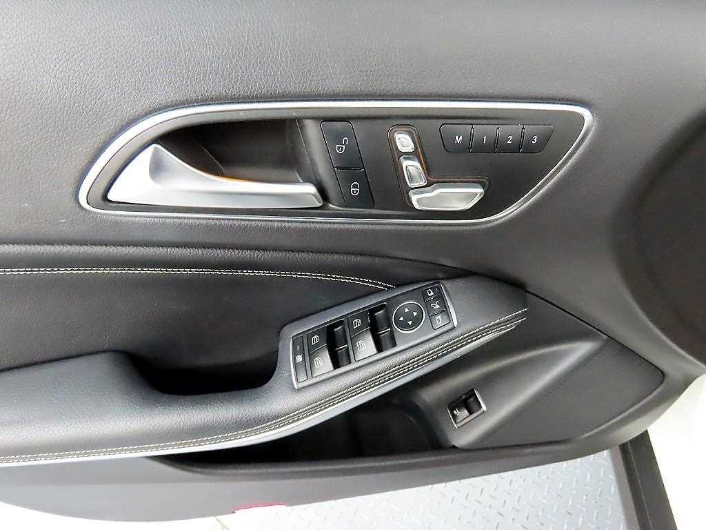 Mercedes Benz GLA Class - Vista 11