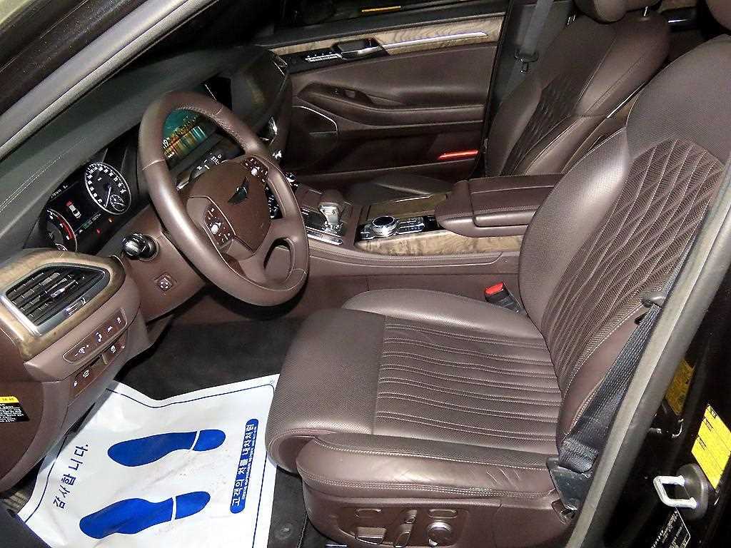 Genesis G90 - Vista 6