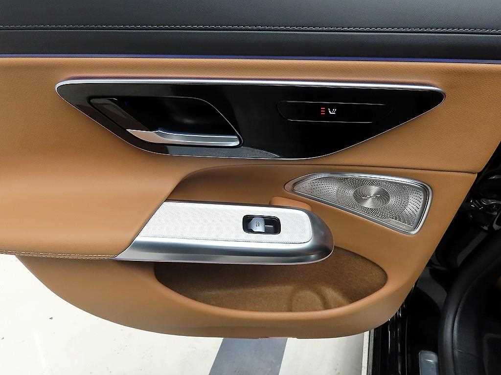 Mercedes Benz E class - Vista 12