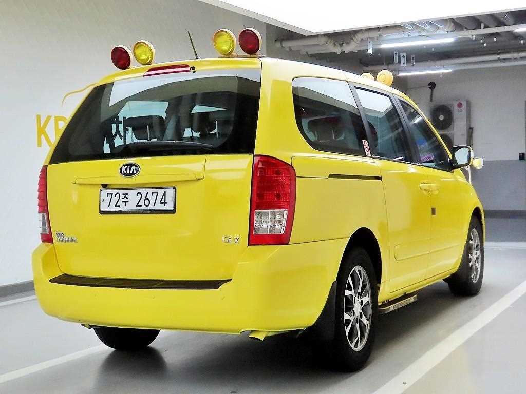 KIA Carnival - Vista 4