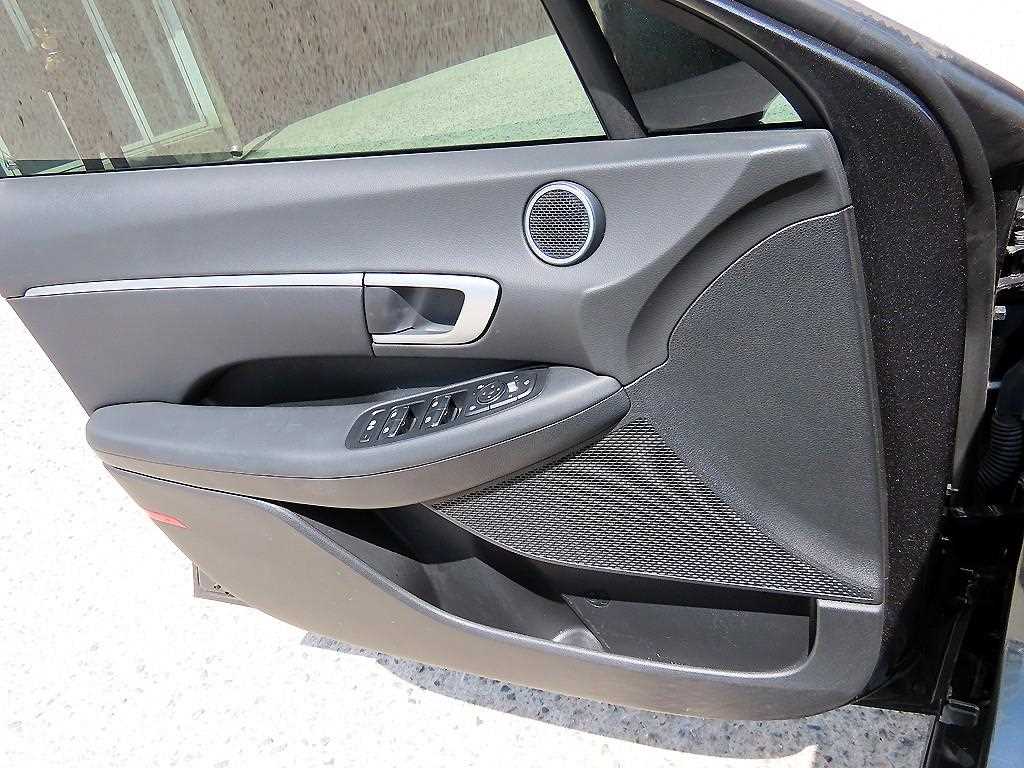 HYUNDAI Sonata - Vista 11