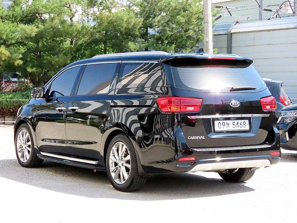 KIA Carnival - Vista 3