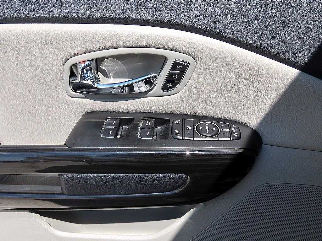 KIA Carnival - Vista 11