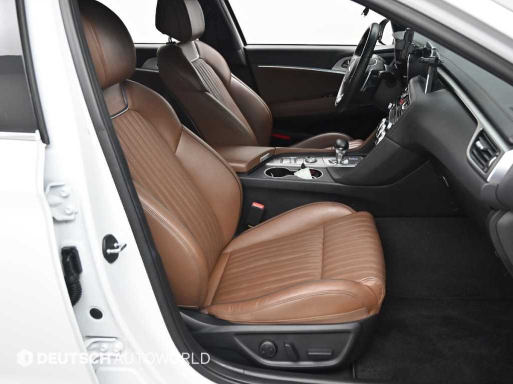 Genesis G70 - Vista 10
